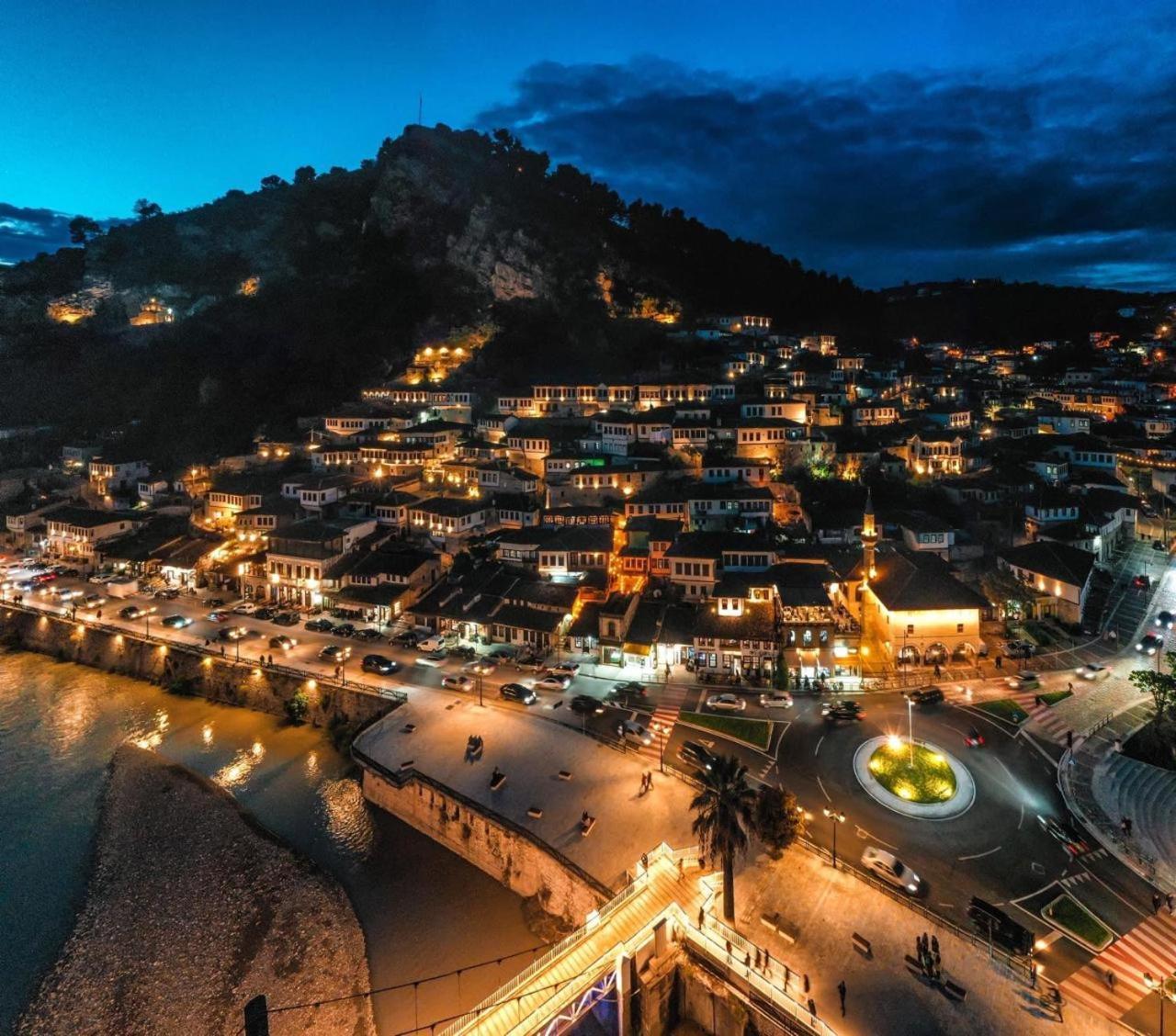 Bujtina Veritos Berat Bagian luar foto
