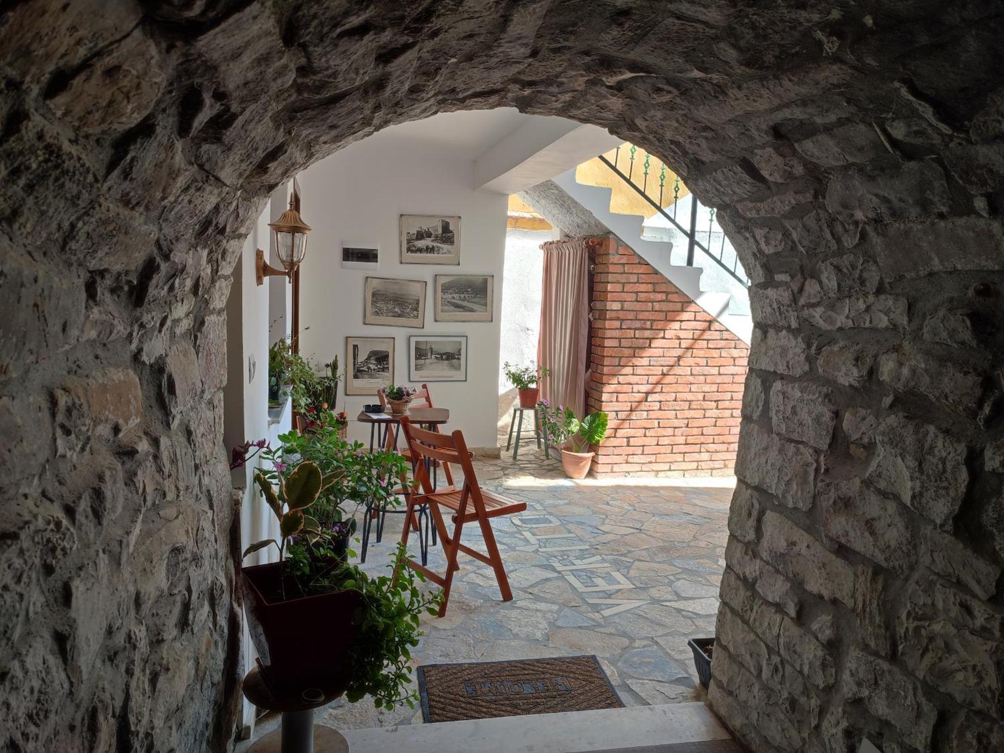 Bujtina Veritos Berat Bagian luar foto
