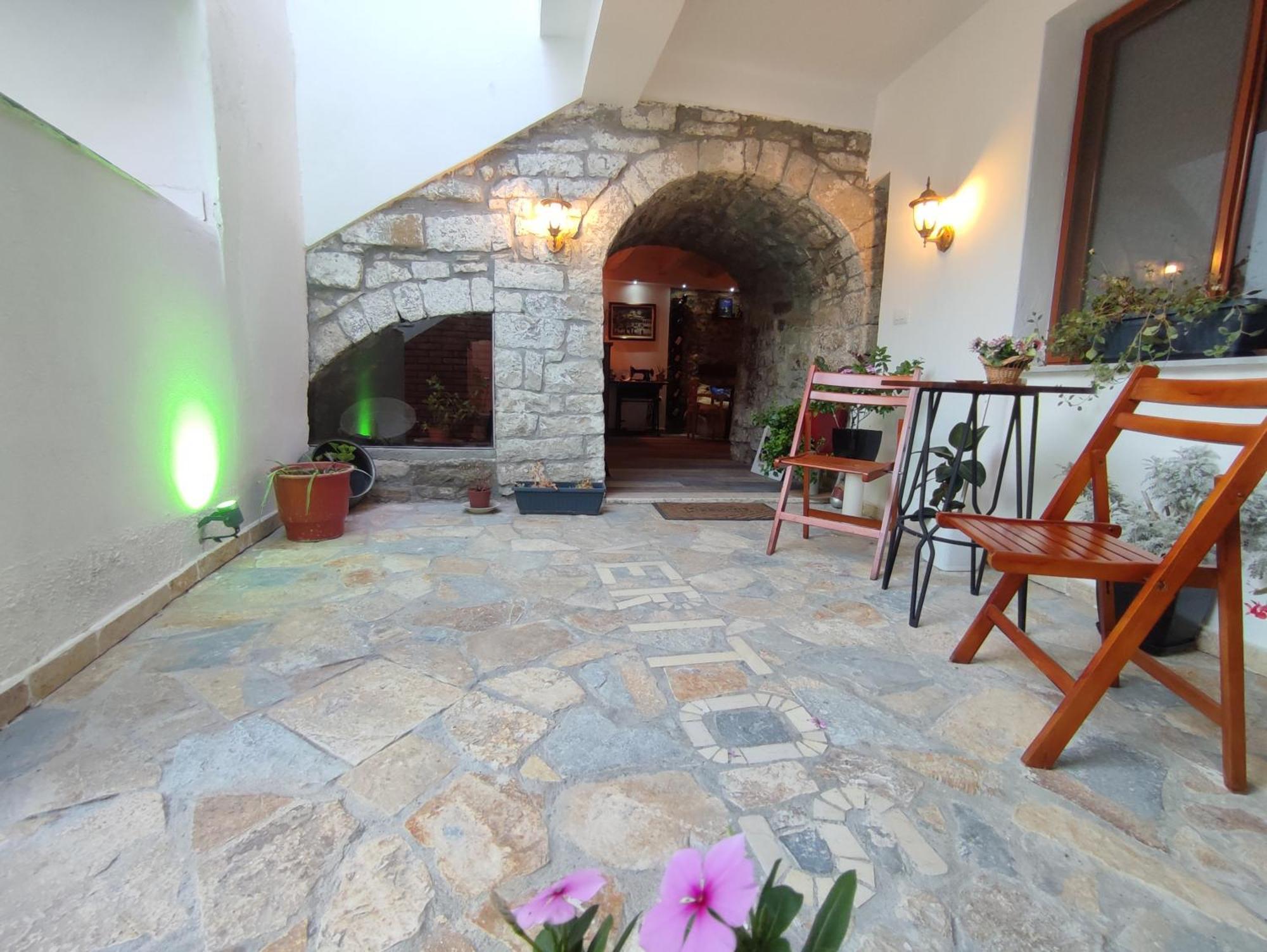 Bujtina Veritos Berat Bagian luar foto